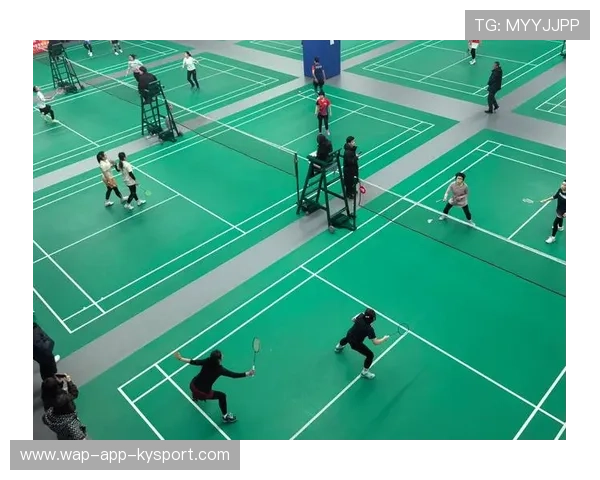 羽毛球对拉60拍惊呆现场，高手过招引爆全场！